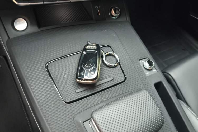 Used Audi Q5L 2025 45 TFSI Luxury Dynamic Edition Vehicle Key