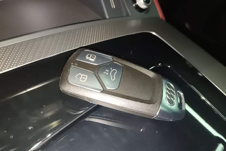 Used Audi Q5L 2025 quattro 45th Anniversary Edition 40 TFSI Luxury Dynamic Model Vehicle Key