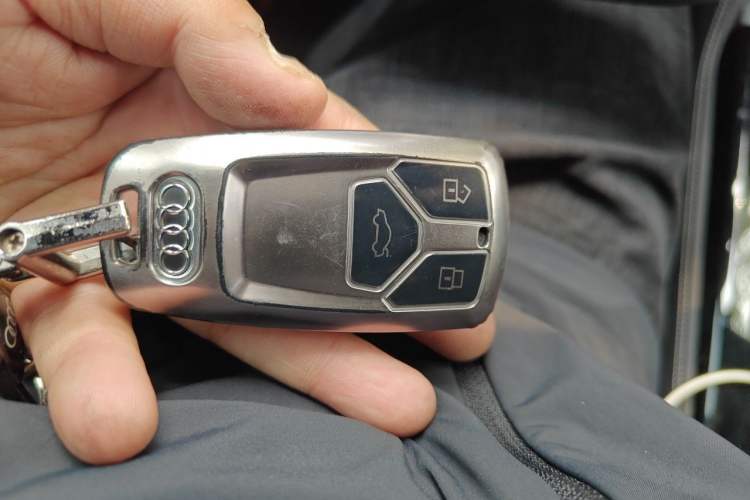 Used Audi Q5L 2025 40 TFSI Luxury Dynamic Edition Vehicle Key