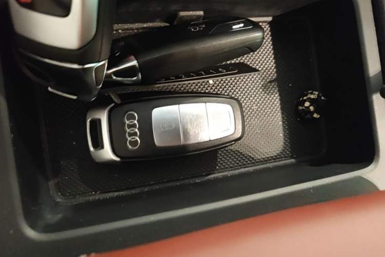 Used Audi Q5L 2025 quattro 45th Anniversary Edition 40 TFSI Luxury Dynamic Model Vehicle Key