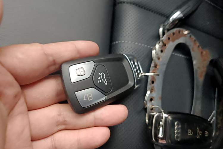Used Audi Q5L 2025 40 TFSI Luxury Dynamic Edition Vehicle Key