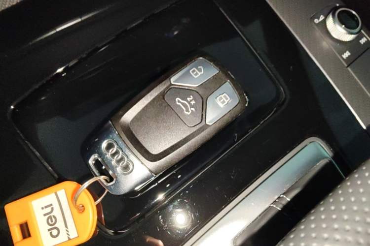 Used Audi Q5L 2025 quattro 45th Anniversary Edition 45 TFSI Luxury Dynamic Model Vehicle Key