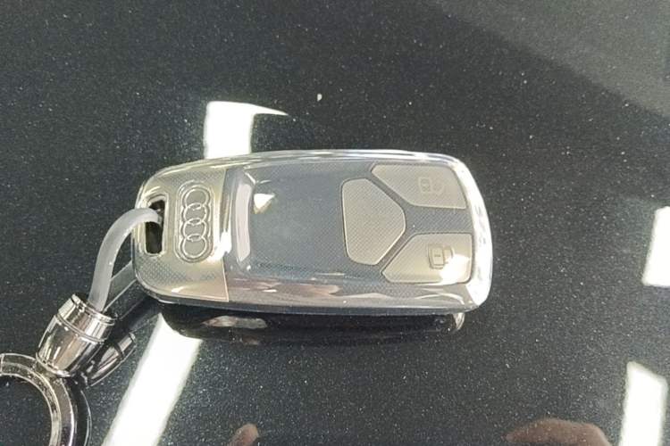Used Audi Q5L 2025 40 TFSI Luxury Dynamic Edition Vehicle Key