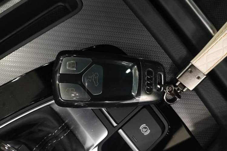 Used Audi Q5L 2025 40 TFSI Luxury Dynamic Edition Vehicle Key