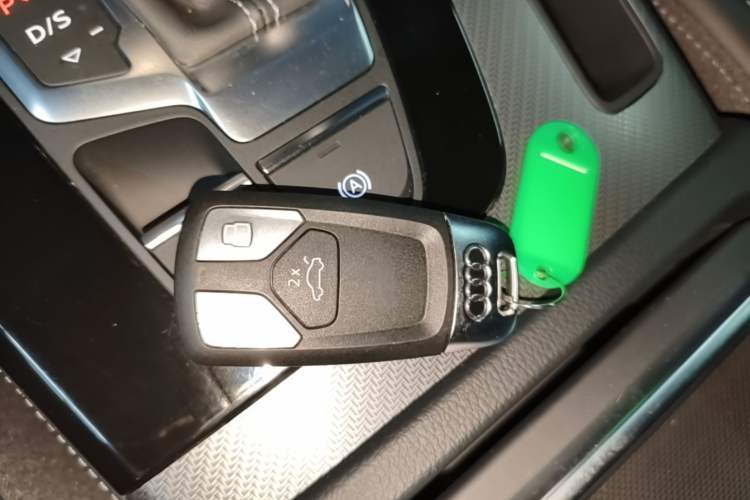 Used Audi Q5L 2025 40 TFSI Luxury Dynamic Edition Vehicle Key