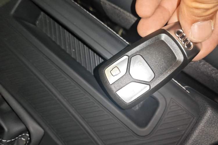 Used Audi Q5L 2025 quattro 45th Anniversary Edition 40 TFSI Luxury Dynamic Model Vehicle Key