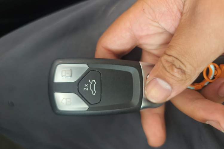 Used Audi Q5L 2025 40 TFSI Luxury Dynamic Edition Vehicle Key
