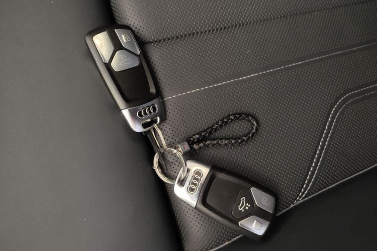 Used Audi Q5L 2025 quattro 45th Anniversary Edition 45 TFSI Luxury Dynamic Model Vehicle Key