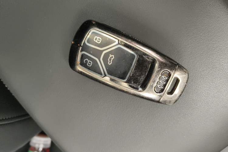 Used Audi Q5L 2025 40 TFSI Luxury Dynamic Edition Vehicle Key