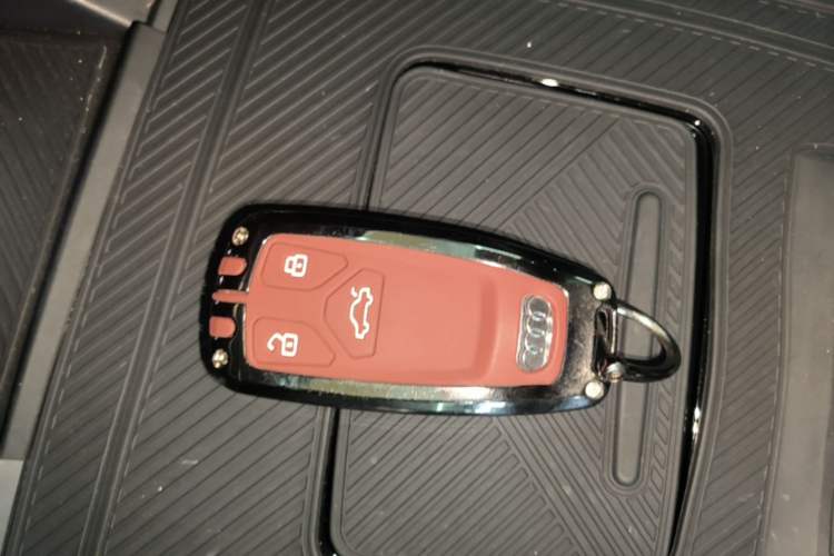 Used Audi Q5L 2025 40 TFSI Luxury Dynamic Edition Vehicle Key