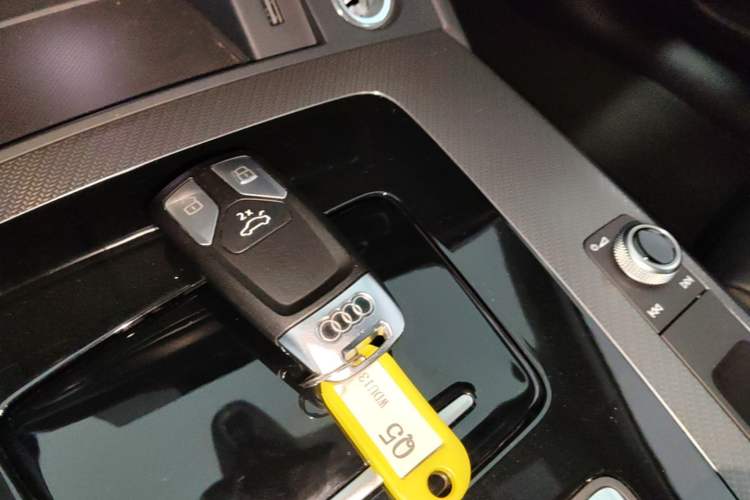 Used Audi Q5L 2025 40 TFSI Luxury Dynamic Edition Vehicle Key