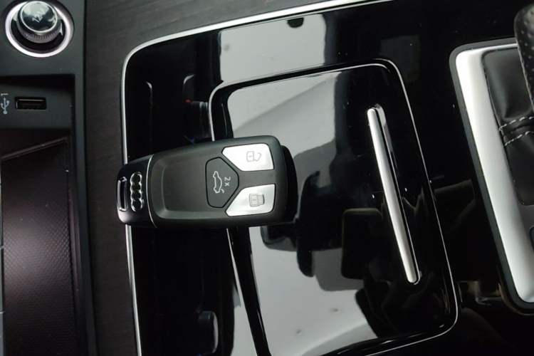 Used Audi Q5L 2025 quattro 45th Anniversary Edition 45 TFSI Prestige Dynamic Model Vehicle Key