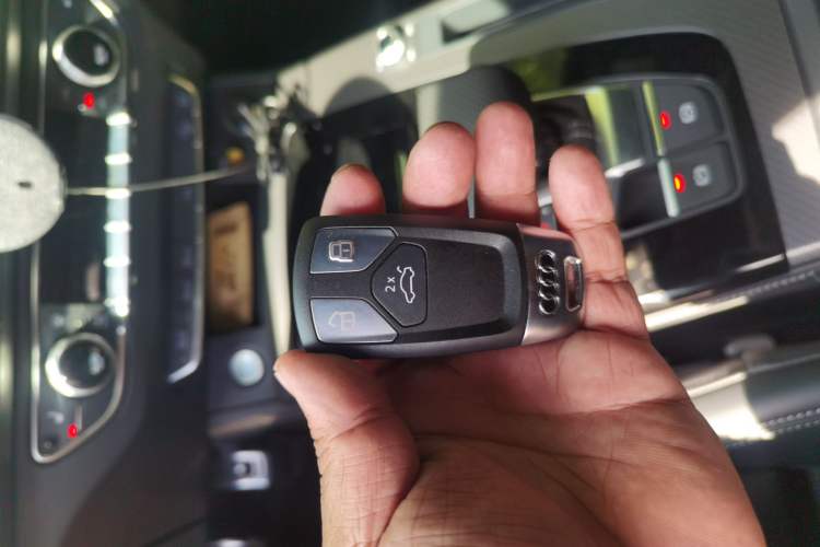 Used Audi Q5L 2025 40 TFSI Luxury Dynamic Edition Vehicle Key