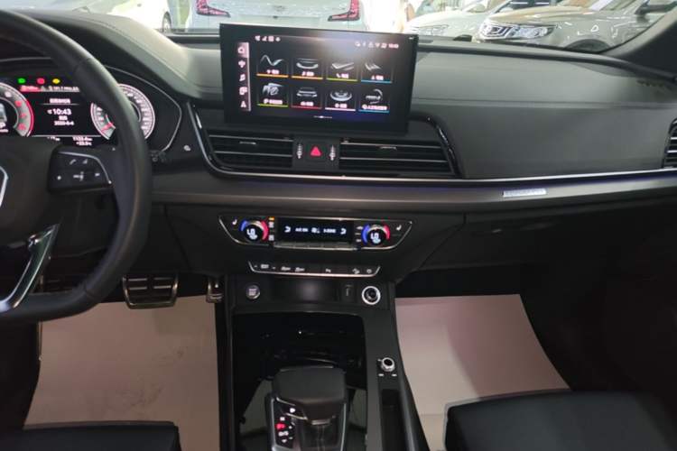 Used Audi Q5L 2025 40 TFSI Luxury Dynamic Edition Audio And AC Panel