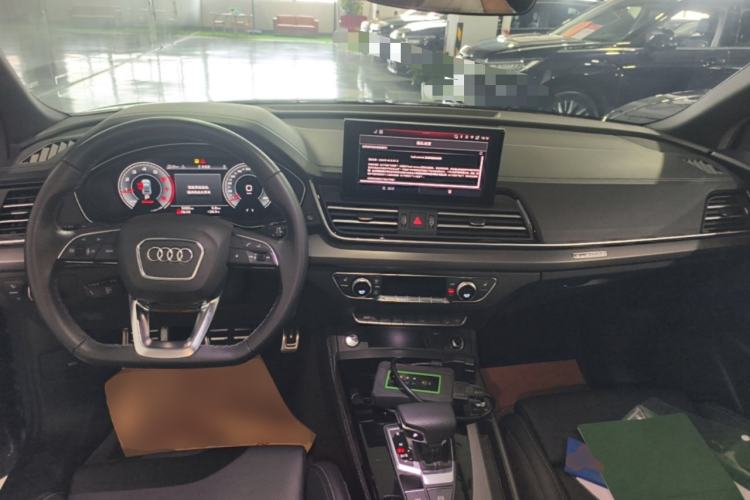 Used Audi Q5L 2025 quattro 45th Anniversary Edition 40 TFSI Luxury Dynamic Model Center Console