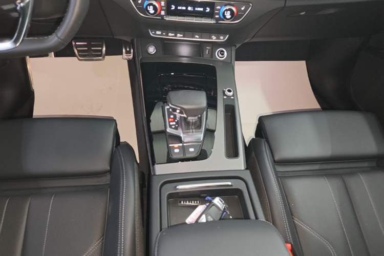 Used Audi Q5L 2025 40 TFSI Luxury Dynamic Edition Gear Lever