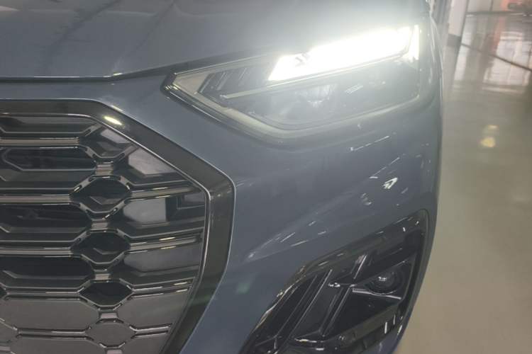 Used Audi Q5L 2025 quattro 45th Anniversary Edition 40 TFSI Luxury Dynamic Model Left Front Headlight
