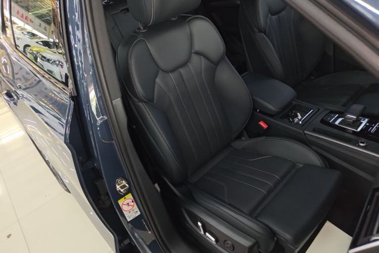 Used Audi Q5L 2025 40 TFSI Luxury Dynamic Edition Right Front Seat