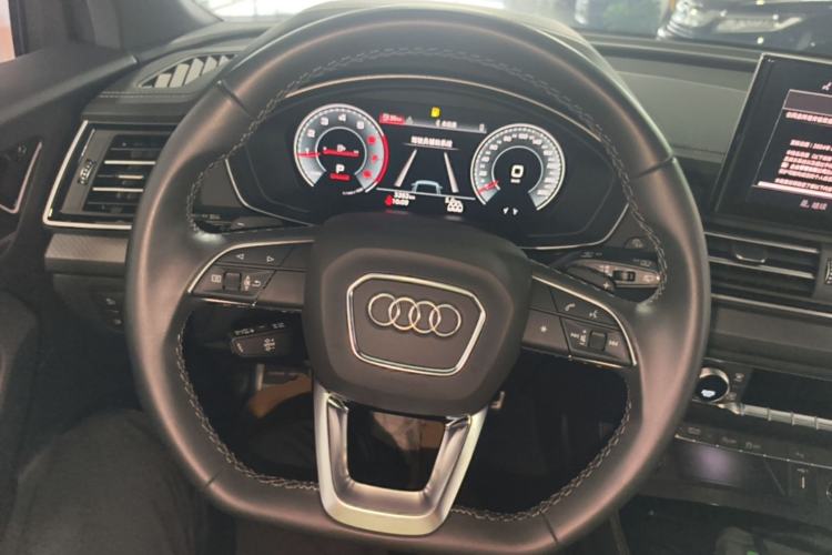 Used Audi Q5L 2025 quattro 45th Anniversary Edition 40 TFSI Luxury Dynamic Model Steering Wheel