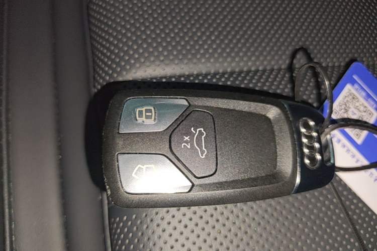 Used Audi Q5L 2025 40 TFSI Luxury Dynamic Edition Vehicle Key