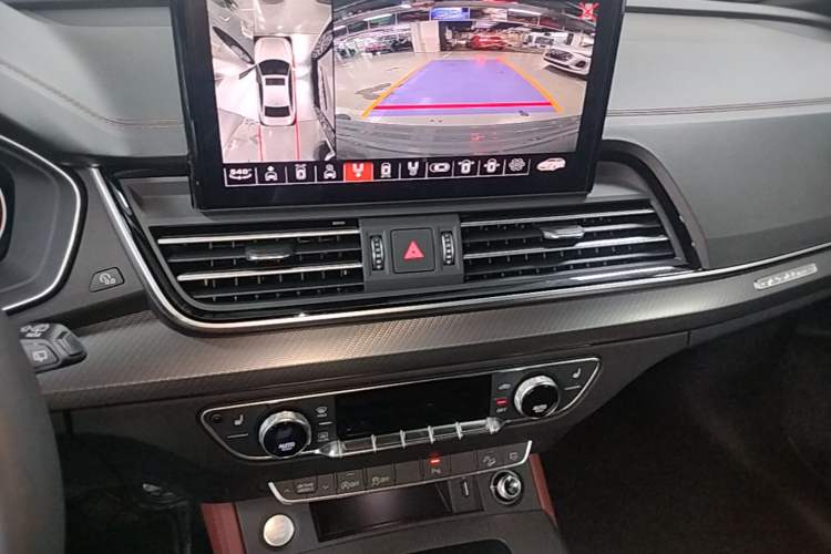 Used Audi Q5L 2025 quattro 45th Anniversary Edition 40 TFSI Luxury Dynamic Model Audio And AC Panel