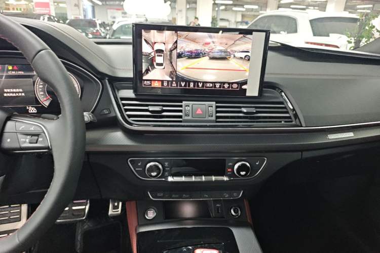 Used Audi Q5L 2025 quattro 45th Anniversary Edition 40 TFSI Luxury Dynamic Model Audio And AC Panel