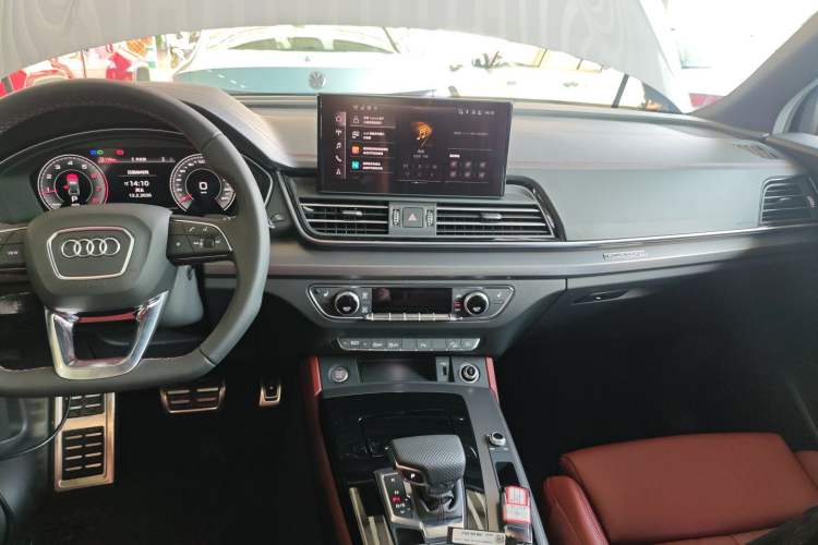 Used Audi Q5L 2025 quattro 45th Anniversary Edition 40 TFSI Luxury Dynamic Model Audio And AC Panel