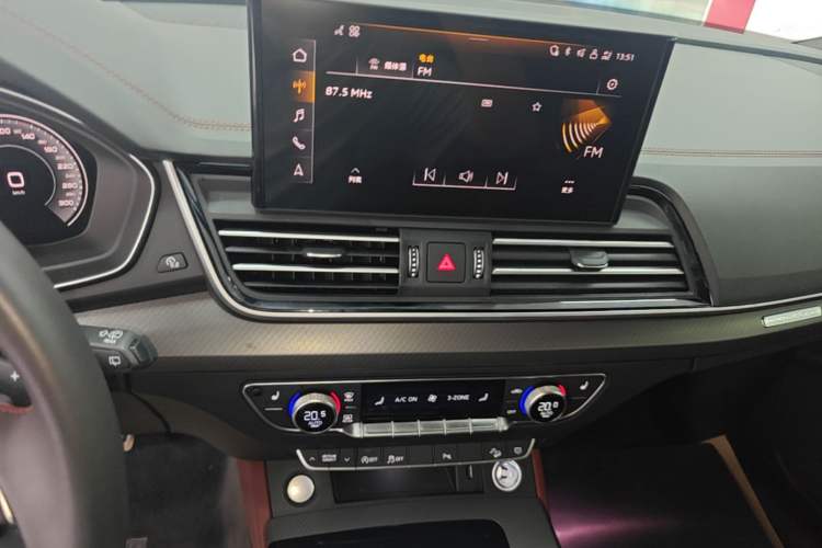 Used Audi Q5L 2025 40 TFSI Luxury Dynamic Edition Audio And AC Panel