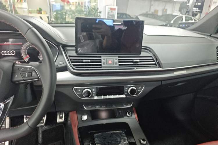 Used Audi Q5L 2025 quattro 45th Anniversary Edition 40 TFSI Luxury Dynamic Model Audio And AC Panel