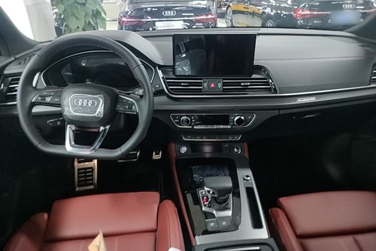 Used Audi Q5L 2025 quattro 45th Anniversary Edition 40 TFSI Luxury Dynamic Model Center Console