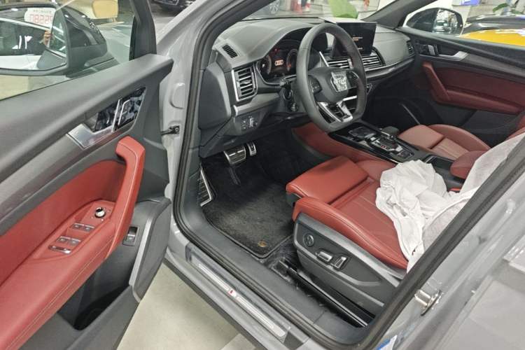 Used Audi Q5L 2025 quattro 45th Anniversary Edition 40 TFSI Luxury Dynamic Model Driver Seat