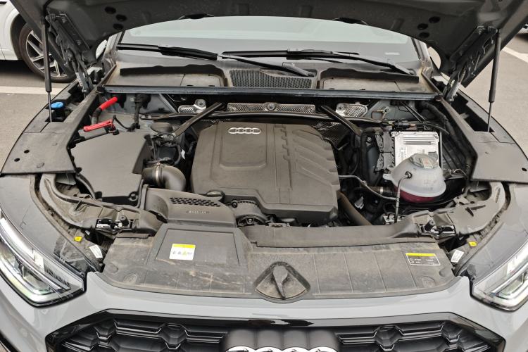 Used Audi Q5L 2025 40 TFSI Luxury Dynamic Edition Engine Bay