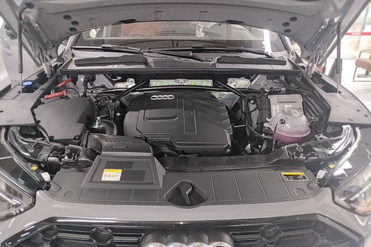 Used Audi Q5L 2025 quattro 45th Anniversary Edition 40 TFSI Luxury Dynamic Model Engine Bay