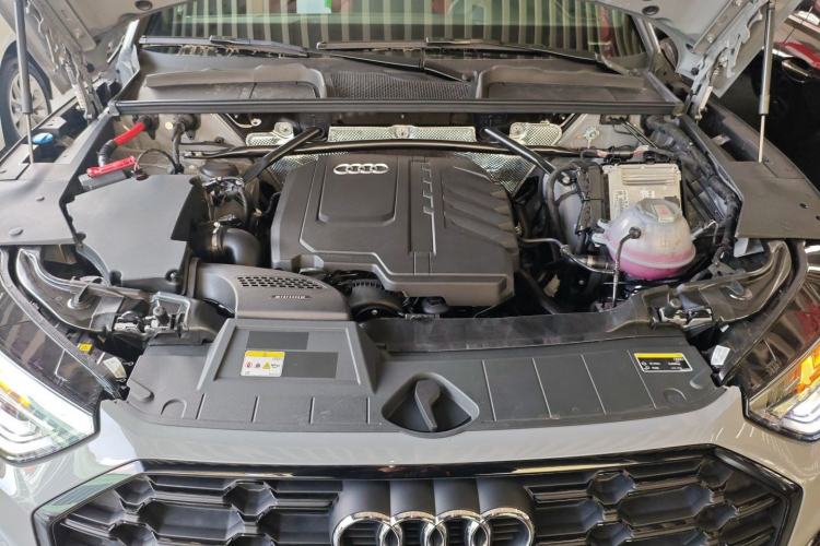Used Audi Q5L 2025 quattro 45th Anniversary Edition 40 TFSI Luxury Dynamic Model Engine Bay