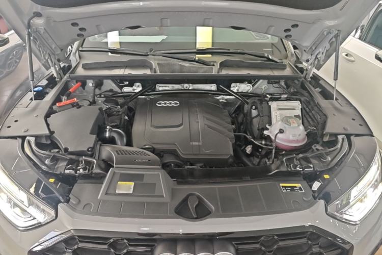 Used Audi Q5L 2025 40 TFSI Luxury Dynamic Edition Engine Bay
