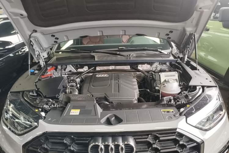 Used Audi Q5L 2025 40 TFSI Luxury Dynamic Edition Engine Bay