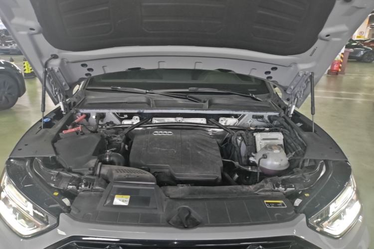 Used Audi Q5L 2025 40 TFSI Luxury Dynamic Edition Engine Bay