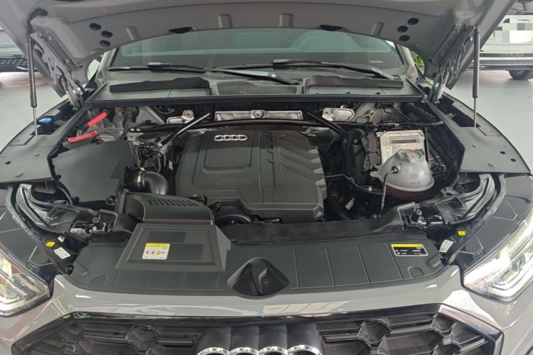 Used Audi Q5L 2025 40 TFSI Luxury Dynamic Edition Engine Bay