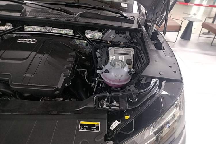 Used Audi Q5L 2025 quattro 45th Anniversary Edition 40 TFSI Luxury Dynamic Model Engine Bay Left