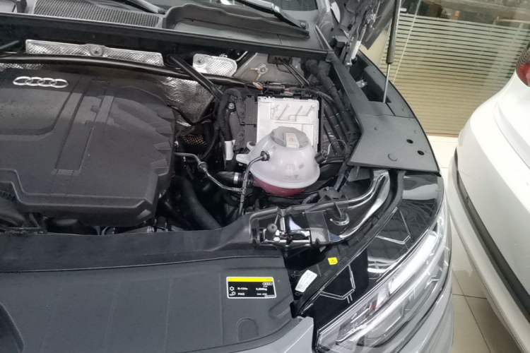 Used Audi Q5L 2025 45 TFSI Luxury Dynamic Edition Engine Bay Left