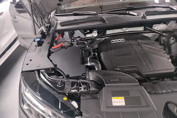 Used Audi Q5L 2025 quattro 45th Anniversary Edition 40 TFSI Luxury Dynamic Model Engine Bay Right