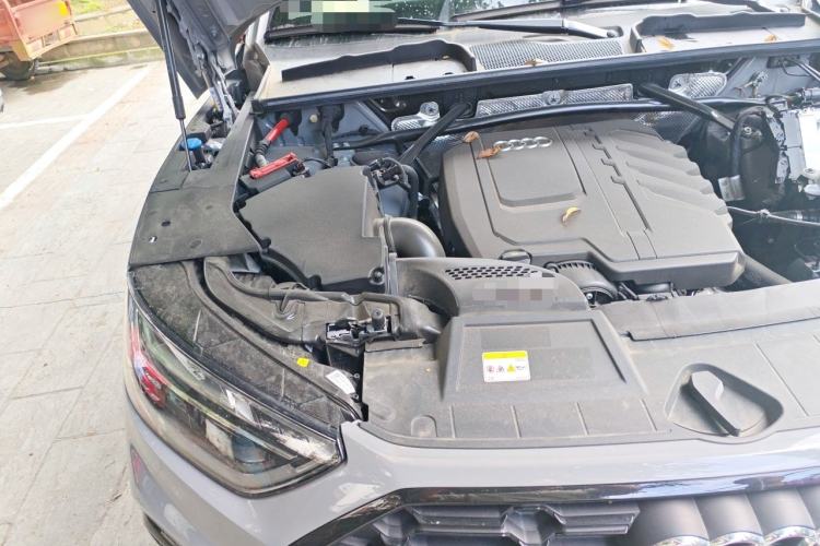 Used Audi Q5L 2025 quattro 45th Anniversary Edition 45 TFSI Luxury Dynamic Model Engine Bay Right