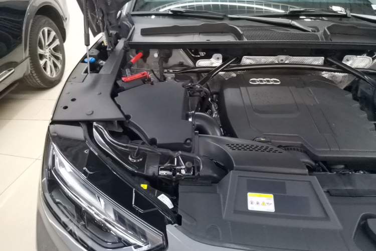 Used Audi Q5L 2025 45 TFSI Luxury Dynamic Edition Engine Bay Right