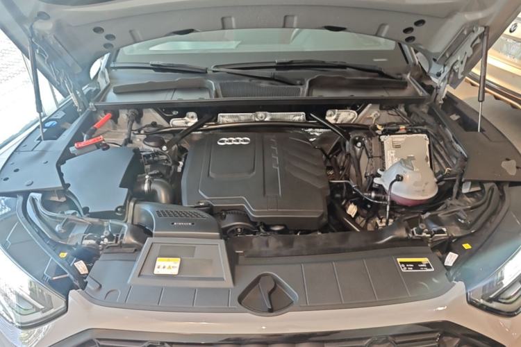 Used Audi Q5L 2025 40 TFSI Luxury Dynamic Edition Engine Bay