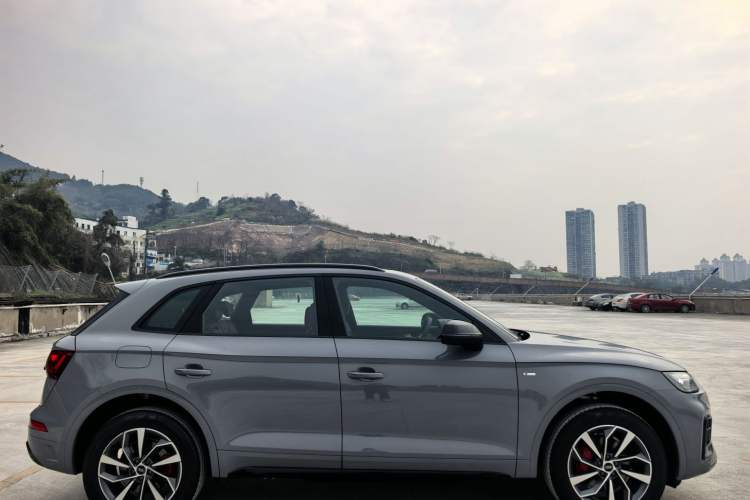 Used Audi Q5L 2025 quattro 45th Anniversary Edition 40 TFSI Luxury Dynamic Model Exterior 2