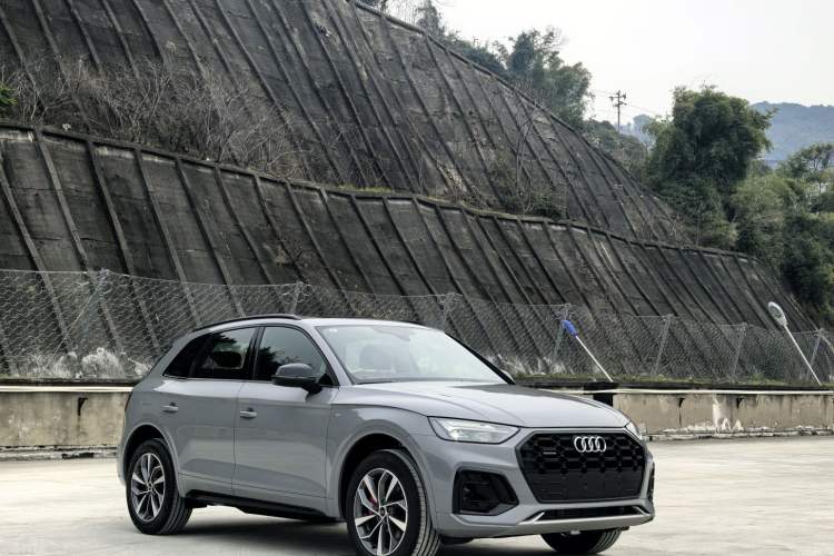 Used Audi Q5L 2025 quattro 45th Anniversary Edition 40 TFSI Luxury Dynamic Model Exterior 3