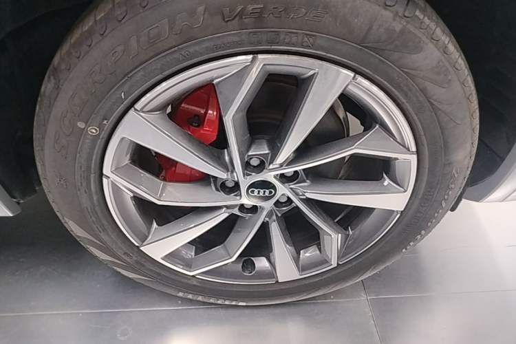 Used Audi Q5L 2025 quattro 45th Anniversary Edition 40 TFSI Luxury Dynamic Model Exterior 4