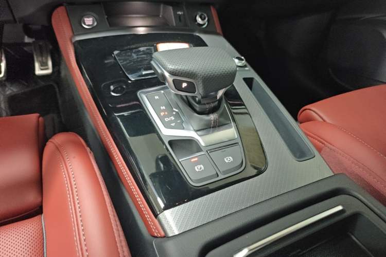 Used Audi Q5L 2025 quattro 45th Anniversary Edition 40 TFSI Luxury Dynamic Model Gear Lever