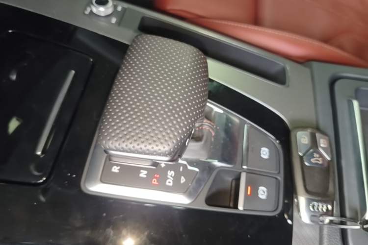 Used Audi Q5L 2025 40 TFSI Luxury Dynamic Edition Gear Lever