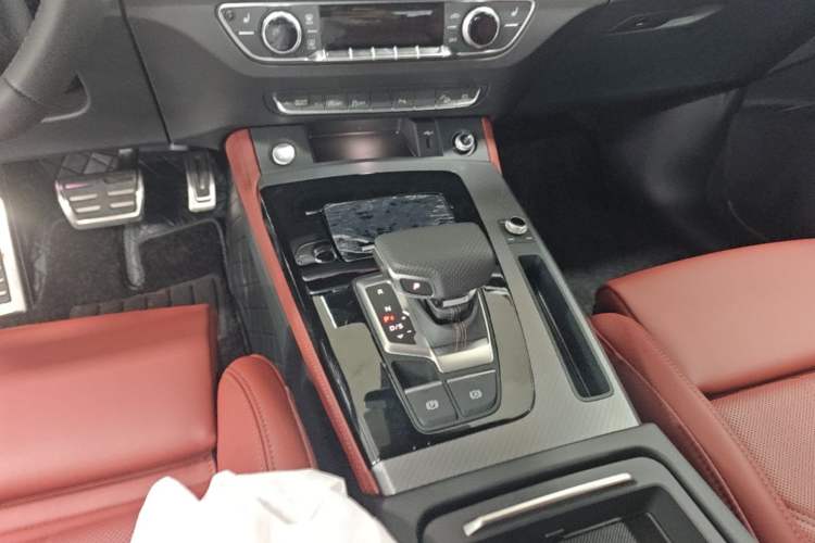 Used Audi Q5L 2025 quattro 45th Anniversary Edition 40 TFSI Luxury Dynamic Model Gear Lever